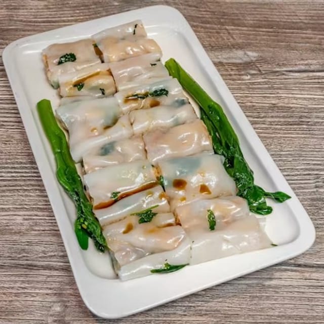 Mixed Mushroom Coriander Noodle Roll (lunch only).
