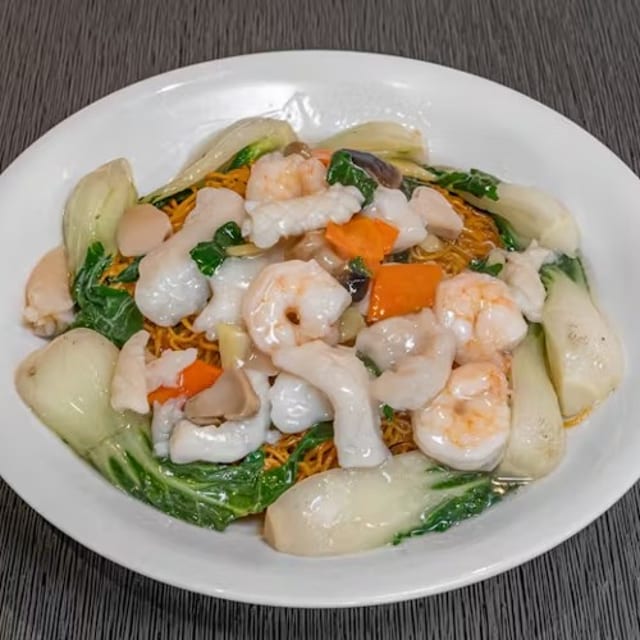 Seafood H.K. Style Pan Fried Noodles 海鮮煎麵.