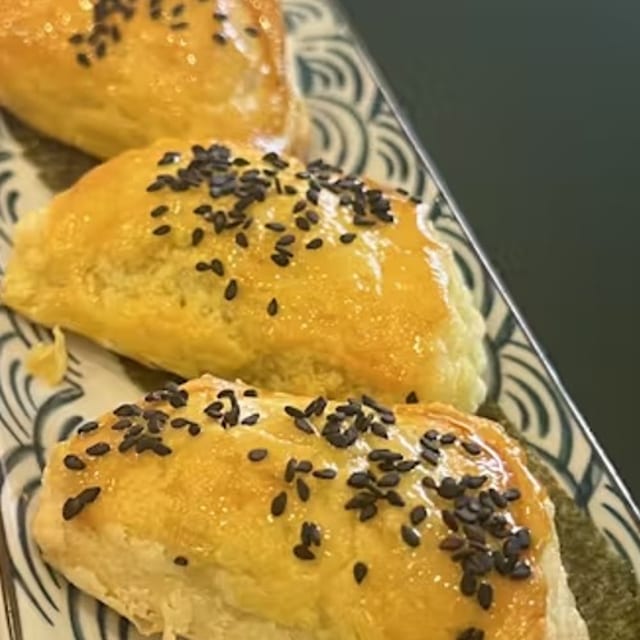 BBQ Pork Puff 蜜汁叉燒酥.